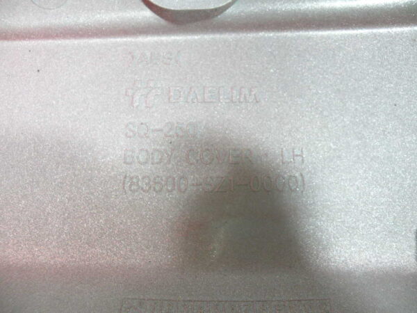 Coque arrière gauche   DAELIM S2 125 4t -2010-