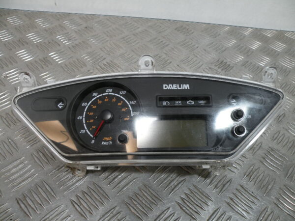 Compteur (25 898 km)   DAELIM S2 125 4t -2010-
