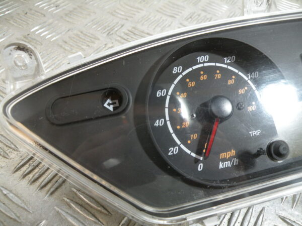 Compteur (25 898 km)   DAELIM S2 125 4t -2010-