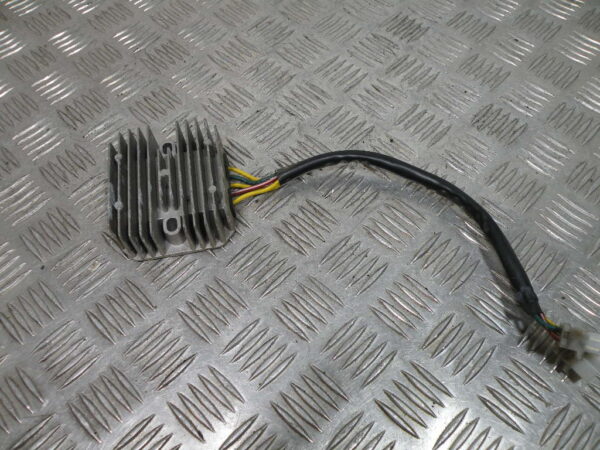 Régulateur de tension   DAELIM S2 125 4t -2010-