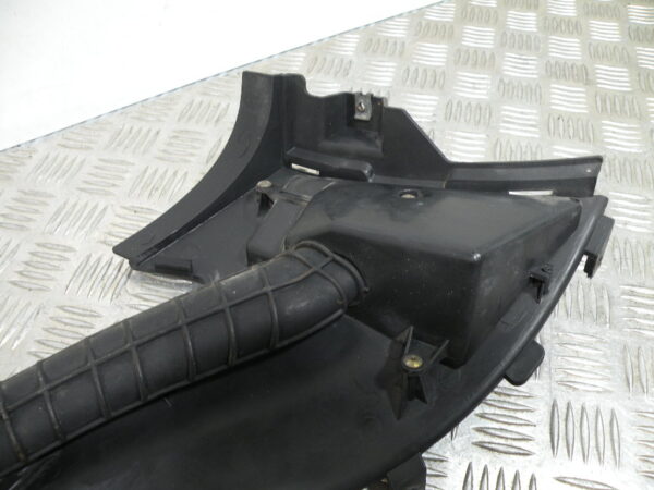 Cache sous selle gauche   DAELIM S2 125 4t -2006-