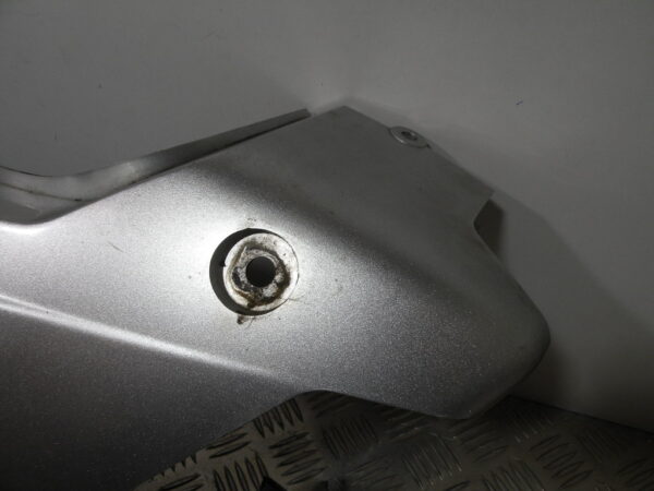 Coque arrière gauche   DAELIM S2 125 4t -2006-