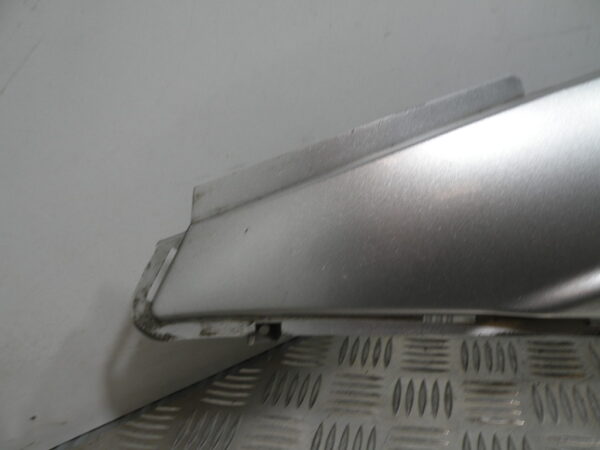 Coque arrière gauche   DAELIM S2 125 4t -2006-