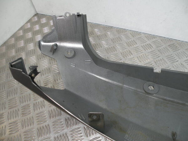 Coque arrière gauche   DAELIM S2 125 4t -2006-