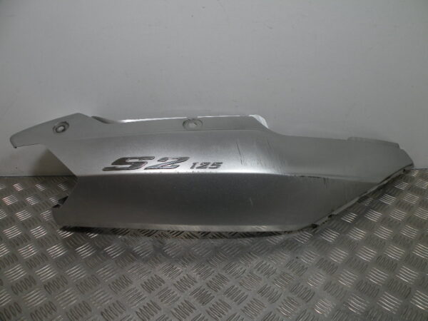 Coque arrière droite   DAELIM S2 125 4t -2006-