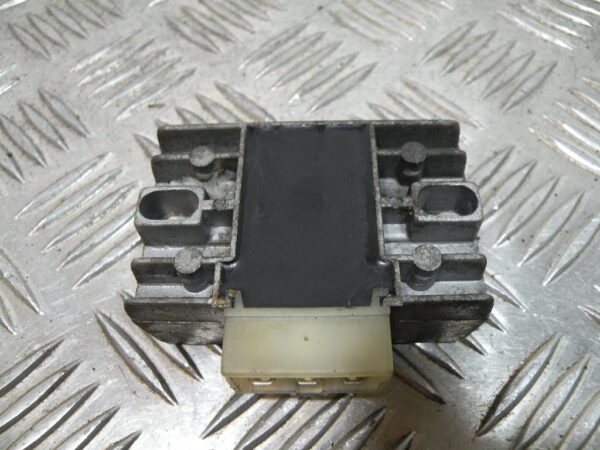 Régulateur de tension DAELIM S2 125 4t -2006-