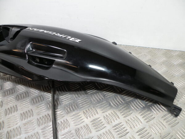 Coque arrière gauche SUZUKI BURGMAN 650 4t -2009-