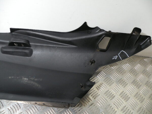 Coque arrière droit SUZUKI BURGMAN 650 4t -2009-