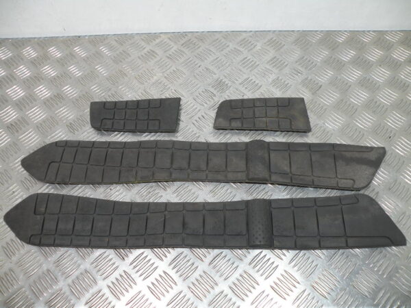 Tapis marche pied   SUZUKI BURGMAN 650 4t -2009-