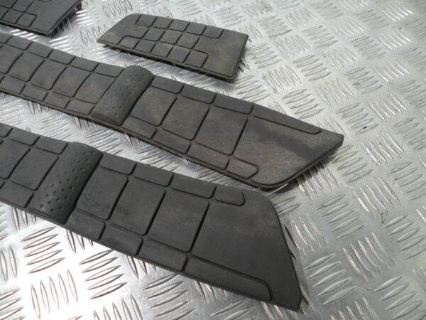 Tapis marche pied   SUZUKI BURGMAN 650 4t -2009-