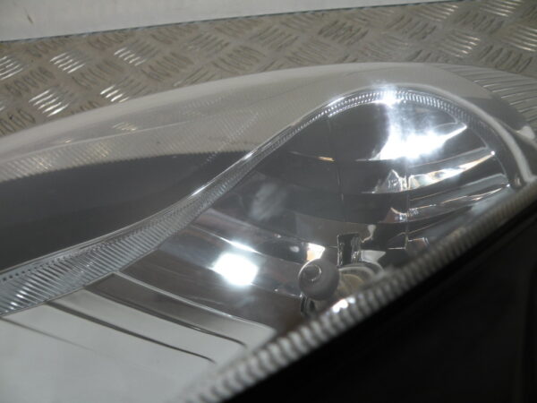 Optique / Phare avant droit   SUZUKI BURGMAN 650 4t -2009-