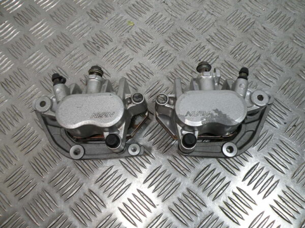 Étriers de frein avant   SUZUKI BURGMAN 650 4t -2009-