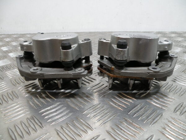 Étriers de frein avant   SUZUKI BURGMAN 650 4t -2009-