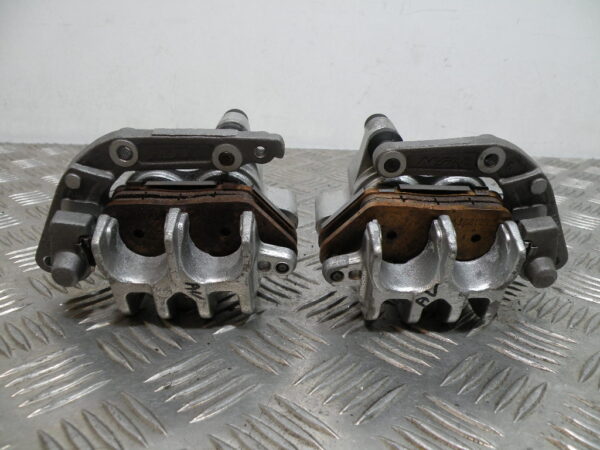 Étriers de frein avant   SUZUKI BURGMAN 650 4t -2009-