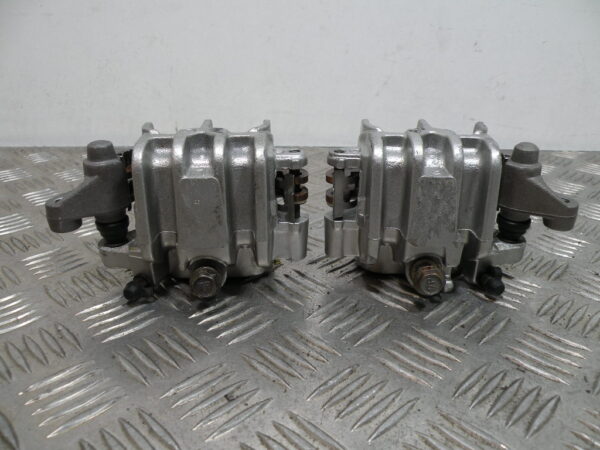 Étriers de frein avant   SUZUKI BURGMAN 650 4t -2009-