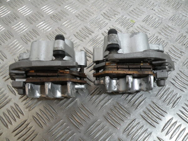 Étriers de frein avant   SUZUKI BURGMAN 650 4t -2009-