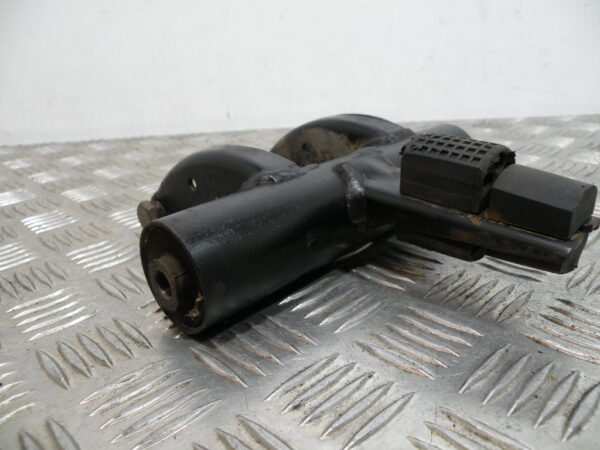 Support moteur avec axe   PIAGGIO ZIP 50 2t -2011-