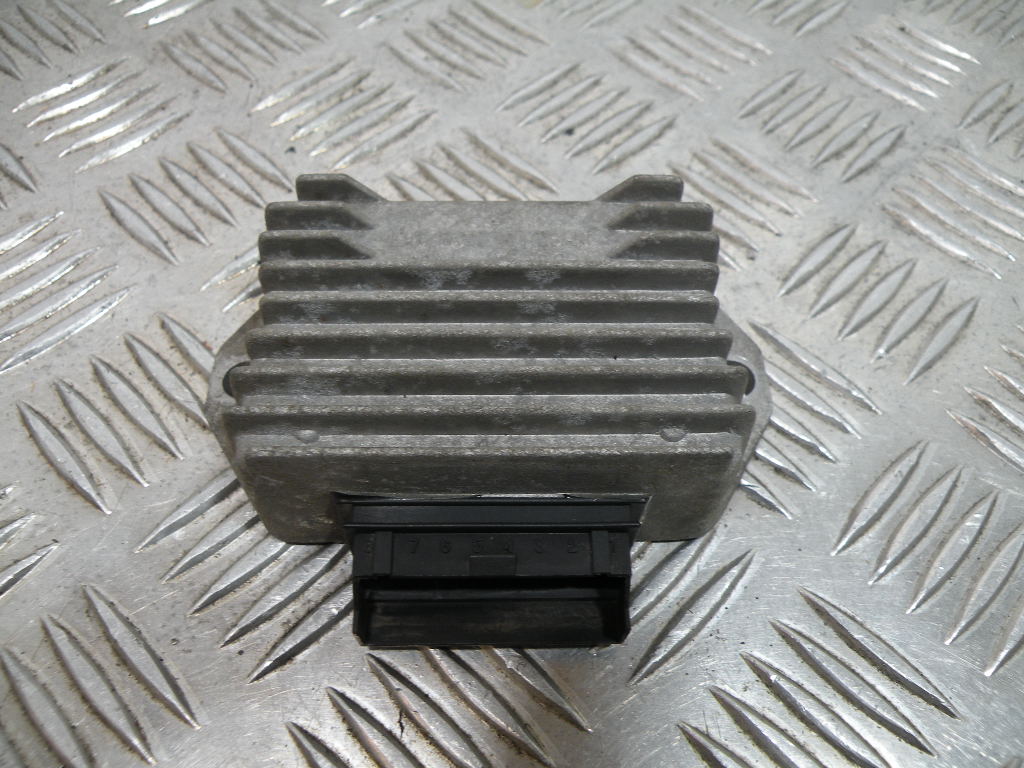 Regulateur de tension PIAGGIO LIBERTY 50 2t -2014-