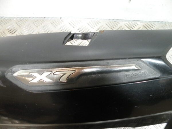 Coque arrière gauche PIAGGIO X7 125 4t -2008-