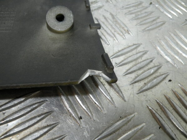 Sabot bas de caisse gauche PEUGEOT SUM UP 125 4t -2009-