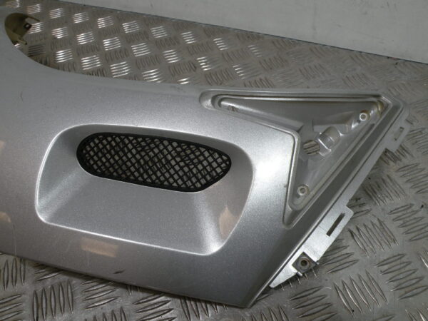 Carénage latéral avant gauche PEUGEOT SUM UP 125 4t -2009-