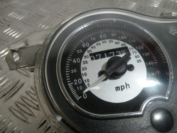 Compteur (7 173 km) PEUGEOT SUM UP 125 4t -2009-