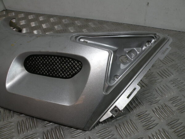 Carénage latéral avant gauche PEUGEOT SUM UP 125 4t -2008-