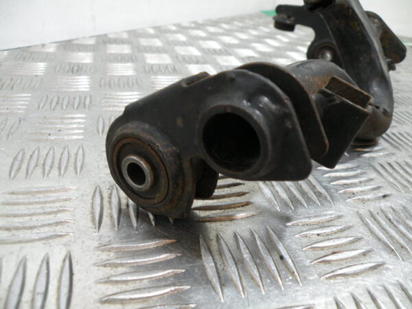 Support moteur PEUGEOT SUM UP 125 4t -2008-