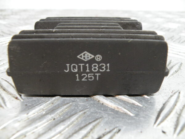 Régulateur de tension PEUGEOT SUM UP 125 4t -2008-