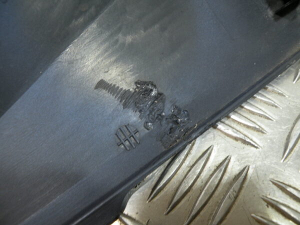 Carénage sous selle gauche SUZUKI BANDIT N 600 4t -2002-
