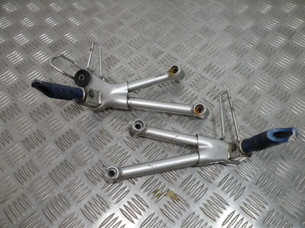Platine repose pied arrière SUZUKI BANDIT N 600 4t -2002-