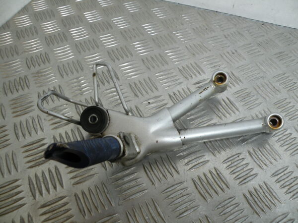 Platine repose pied arrière SUZUKI BANDIT N 600 4t -2002-