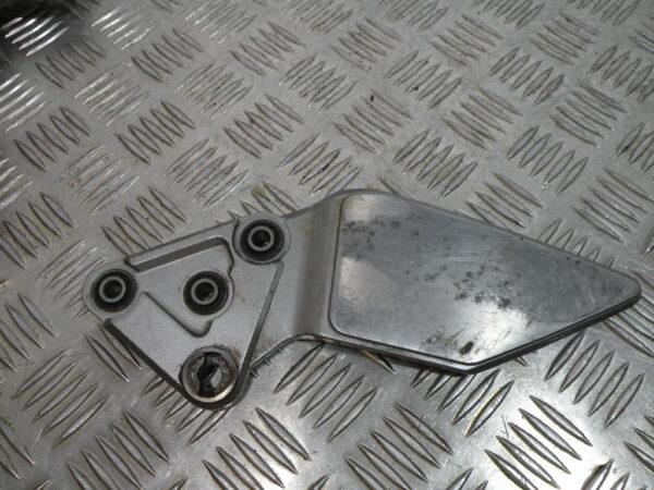 Platine repose pied avant SUZUKI BANDIT N 600 4t -2002-