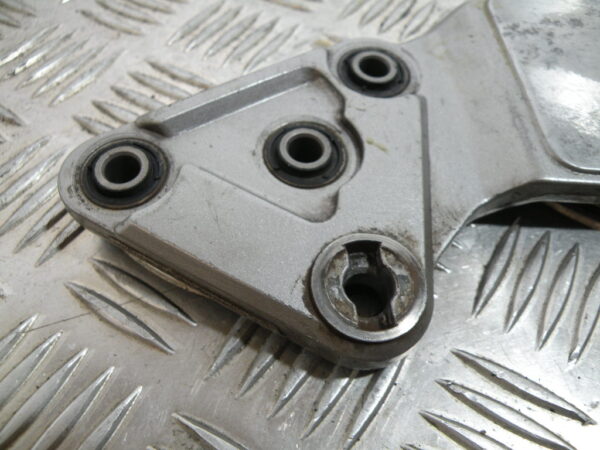 Platine repose pied avant SUZUKI BANDIT N 600 4t -2002-