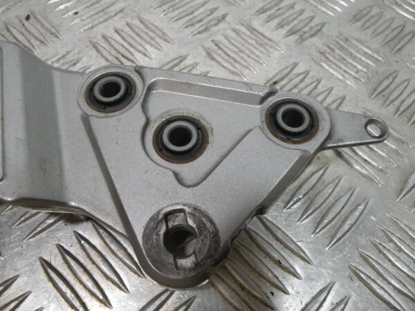 Platine repose pied avant SUZUKI BANDIT N 600 4t -2002-