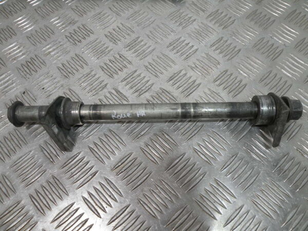 Axe de roue arrière SUZUKI BANDIT N 600 4t -2002-