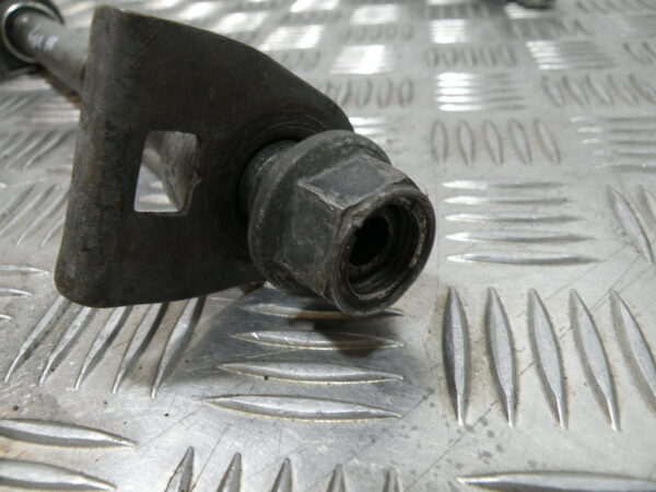 Axe de roue arrière SUZUKI BANDIT N 600 4t -2002-