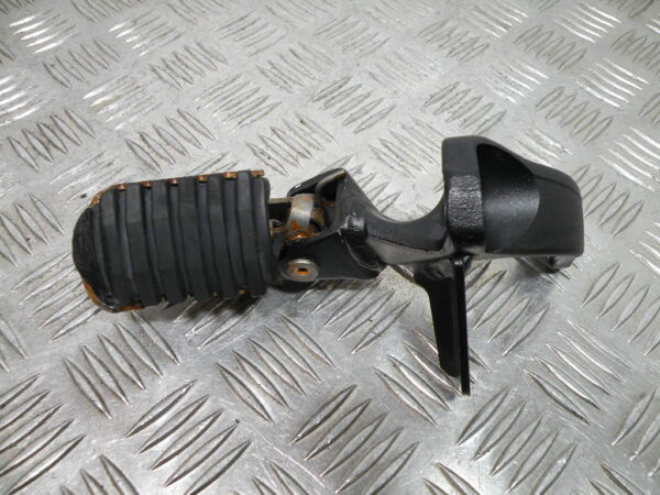 Repose pied avant droit HONDA AFRICA TWIN CRF 1100 D4 4t -2024-