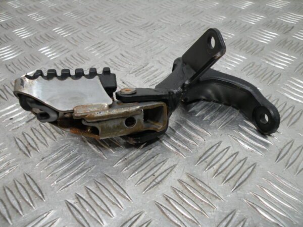 Repose pied avant droit HONDA AFRICA TWIN CRF 1100 D4 4t -2024-