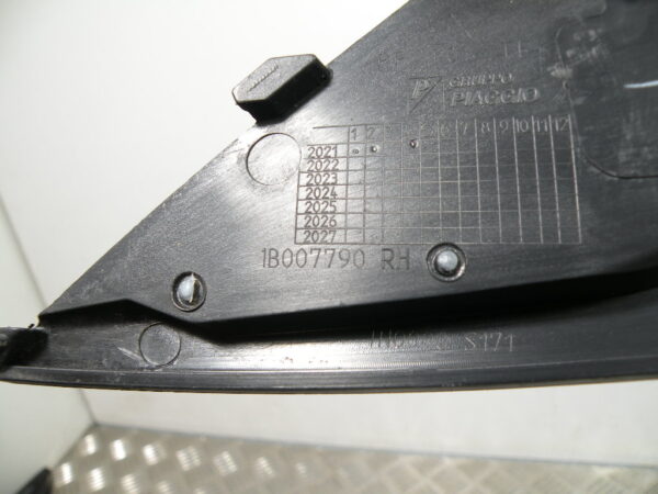 Cache sous selle droit APRILIA SXR 50 4t -2021-