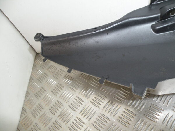 Coque arrière droit SUZUKI BURGMAN 650 4t -2006-