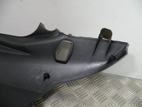 Coque arrière droit SUZUKI BURGMAN 650 4t -2006-
