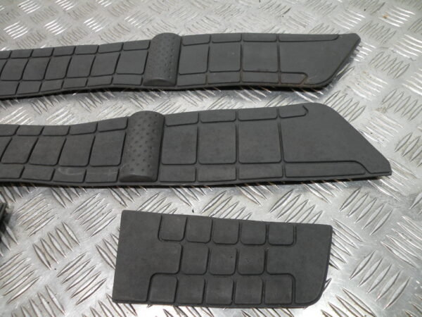 Tapis de marche pied SUZUKI BURGMAN 650 4t -2006-