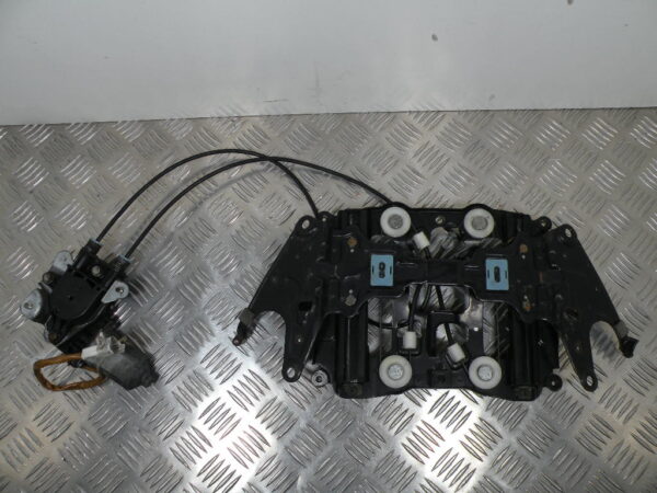 Moteur pare brise SUZUKI BURGMAN 650 4t -2006-