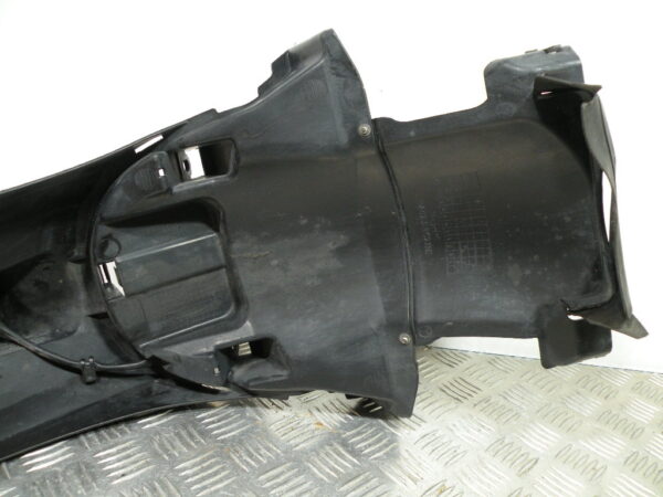 Passage de roue arrière HONDA SH 125 4t -2003-