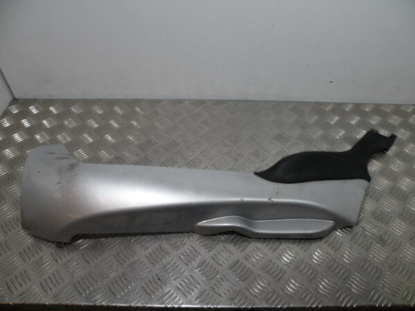 Bas de caisse gauche GILERA FUOCO 500 4t -2007-