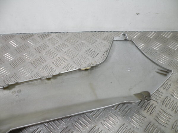 Bas de caisse gauche GILERA FUOCO 500 4t -2007-
