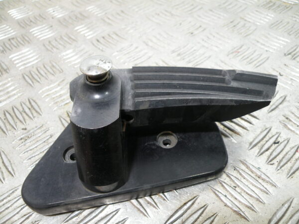 Platine repose pied GILERA FUOCO 500 4t -2007-