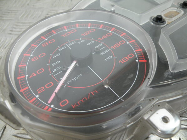 Compteur (43 171 km) GILERA FUOCO 500 4t -2007-