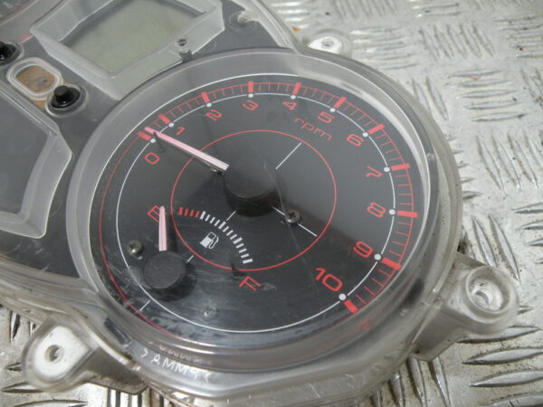 Compteur (43 171 km) GILERA FUOCO 500 4t -2007-